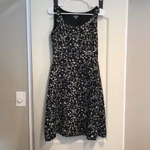 Ann Taylor Dress Size 2 Black and White